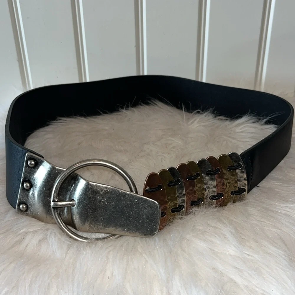 Super cute unique statement belt hammered metallic black leather belt Chicos S/M